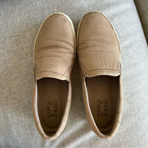 LAST CALL!! Naturalizer slip on shoes - Picture 7 of 7